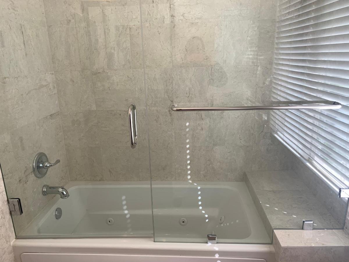 Luxhome Suites N Villa 리버사이드 외부 사진