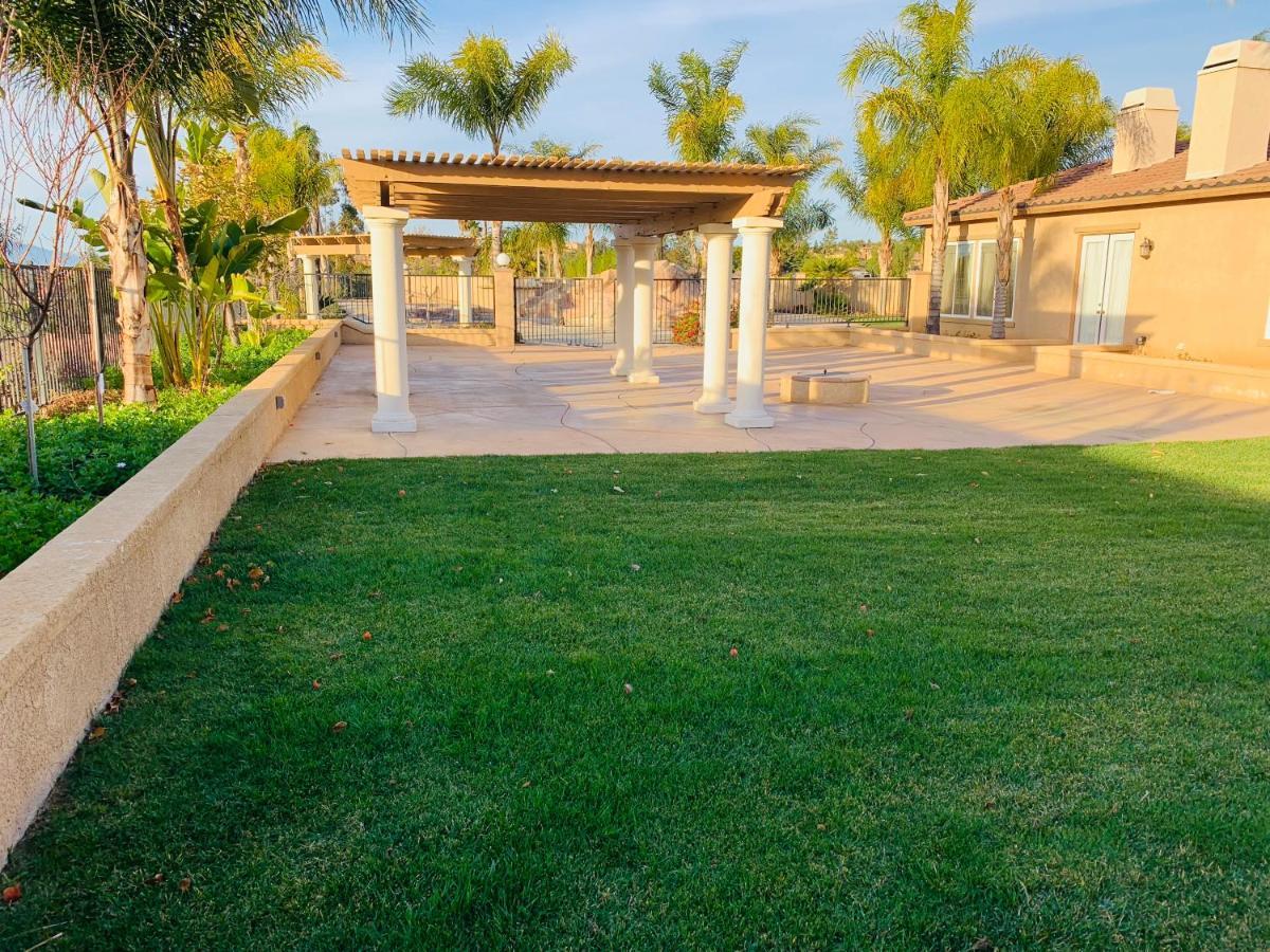 Luxhome Suites N Villa 리버사이드 외부 사진